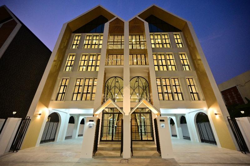 ให้เช่าโฮมออฟฟิศ 4 ชั้น พื้นที่ใช้สอย 500 ตรม จอดรถได้ 9 คัน ใกล้ เดอะไนน์, เดอะมอลล์บางกะปิ