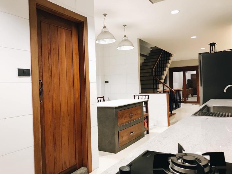 HR6876ให้เช่าทาวโฮม 4 ชั้น  เนื้อที่ 20 ตารางวา 2 ห้องนอน  3 ห้องน้ำ   ในซอยนนทรี 12  เขตยานนาวาสนใจติดต่อคุณสามารถ 0918070863 ID line : samart863ชั้น 1 จอดรถได้ 2 คัน ห้องเก็บของ ห้องน้ำชั้น 2 ห้องนั่งเล่น ห้องครัว ห้องน้ำชั้น 3 ห้องนอนใหญ่ ห้องน้ำชั้น 4 ห้องนอน ที่ตากผ้า ซักผ้า ชั้น 5 ดาดฟ้า มีหลังคา เก็บของได้ ทุกชั้นตบแต่งครบพร้อมอยู่ style loftปล่อยเช่าบ้าน 4 ชั้น ช่องนนทรี แต่งครบ หิ้วกระเป๋าเข้�