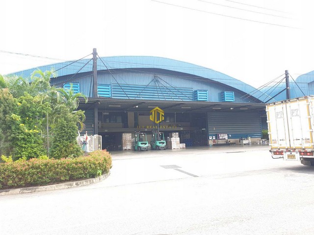 โรงงานในนิคมแหลมฉบังให้เช่า เขต Free Zoneรหัสทรัพย์ : FR069(กรุณาใช้รหัสนี้ในการสอบถาม FR069)โรงงานหลังที่ 2 ขนาด 2800 ตรม. พื้นที่ใช้สอย 4500 ตรม.โรงงานหลังที่ 3 ขนาด 2800 ตรม. พื้นที่ใช้สอย 4500 ตรม.ไฟฟ้า 3 เฟสรถเทรลเลอร์เข้าออกสะดวกพิกัด : ในนิคมแหลมฉบัง ต.ทุ่งสุขลา อ.ศรีราชา จ.ชลบุรีราคาเช่า 650,000 บาท/เดือน (โรงงานขนาด 2800 ตรม.)ทั้ง 2 โรงงานว่าง 1/2/2567Tel : 062-6284052 (Khun Jay)Line ID : 0626284052Facebook Fanpage : JLT Real Estate ซื้อ/ขาย/เช่า โร