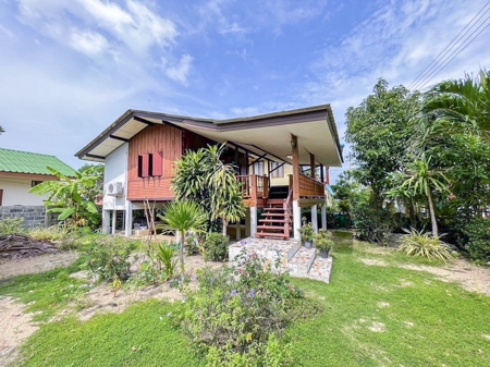 Bungalow style detached house in Bang Por area, Ang Thong Subdistrict, Koh Samui District, Surat Thani Province.