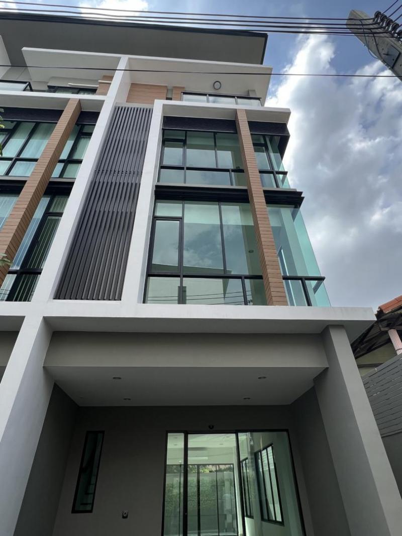 ให้เช่าโฮมออฟฟิศ4ชั้นโครงการpremium place mix นวมินทร์ ซอย 133 ถนนนวมินทร์ เเขวงนวลจันทร์ เขตบึงกุ่ม