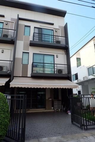 PB3601 ขายทาวน์โฮม 3 ชั้น ซอยนวมินทร์ 42 โครงการ บ้านกลางเมือง นวมินทร์ ใกล้ โรงเรียนเลิศหล้า