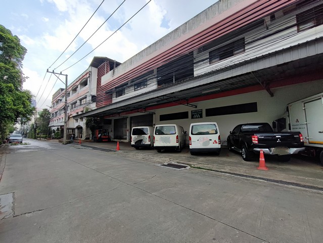 ด่วนขายที่ดิน โรงงานตึกอาคาร ที่ิดิน คลังสินค้า รามคำแหง 4,000 ตรม 2 ไร่ ใกล้รถไฟฟ้า 500 M มี รง 4