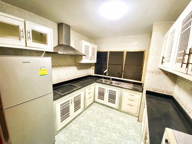 KFC โลตัส รังสิต-นครนายก เลี้ยงสัตว์ได้ 62ตรว.  คลอง4 นานาชาติสยาม มาร์เก็ตวิลเลจ ให้เช่าบ้านเดี่ยว2ชั้น เฟอร์ครบ 228ตรม. 3นอน 3น้ำ 4แอร์