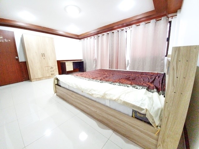 ให้เช่าทาวน์โฮม 3 ชั้น 32ตรว. MRT โชคชัย4 1กม. ใหญ่และถูกที่สุด 4นอน 5น้ำ โฮมออฟฟิศ พร้อมอยู่274ตรม.  1แอร์ สังคมสงเคราะห์