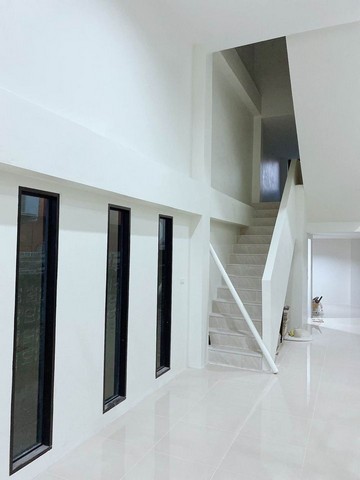 ขายบ้านเดี่ยวสร้างใหม่ 3 ชั้น  หมู่บ้านติดทะเลสาบ สวนนวมินทร์ภิรมย์ ใกล้เดอะมอลล์บางกะปิ ย่าน นวมินทร์24 บึงกุ่ม เขตบางกะปิ