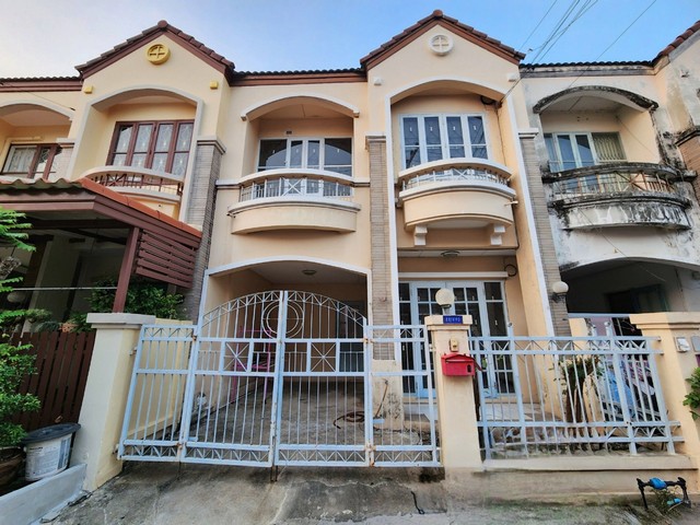 ให้เช่า ทาวน์เฮ้าส์ ปาริชาต พุทธมณฑลสาย 4 พร้อมอยู่ 6500 บาทให้เช่า ทาวน์เฮ้าส์ ปาริชาต พุทธมณฑลสาย 4 ทาวน์เฮ้าส์ 2ชั้น หน้ากว้าง 5-6 เมตร3นอน 2น้ำ 20 ตารางวามี รปภ ดูแล มีสโมสรสระว่ายน้ำ มีสนามพักผ่อน ออกกำลังกายไม่มีเฟอร์ มีแค่แอร์ที่ตั้ง ถ. พุทธมลฑลสาย 4 อ.สามพราน จ.นครปฐมเช่า 6500 บาทสัญญาเช่า 1 ปี มัดจำ 2เดือน ล่วงหน้า 1 เดือนเข้าอยู่ได้เลย**** ติดต่อสอบถามที่ คุณเจี๊ยบ  082-967