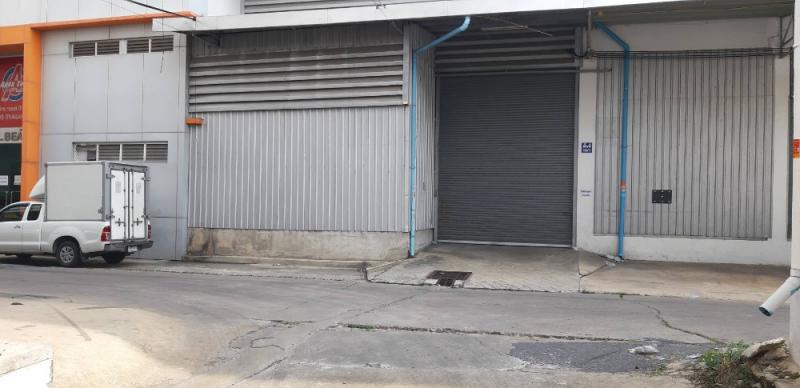 HR2960ให้เช่าโกดัง 4 ชั้น พื้นที่ใช้สอย 349 ตารางเมตร  ใกล้เซ็นทรัลพระราม 2  ใกล้วงแหวนอุตสากรรม ใกล้ทางด่วนเส้นบางนา-ตราดสนใจติดต่อคุณสามารถ 0918070863 ID line : samart863ราคาเช่า 41,880 บาท / เดือน ( 120 บาท ต่อ ตรม.)  เงินประกัน 2 เดือน   ล่วงหน้า 1 เดือนขนาดพื้นที่ 349 ตรม  สูง 8.30 เมตร- มีห้องสำนักงานภายในโกดัง 4 ห้อง- มีห้องน้ำ ภายในโกดัง 3 ห้อง- ประตูโกดัง เป็น remote  ขนาด ประตู สูง 5 เมตร กว้าง 3.90 เมตร- ระบบไ�