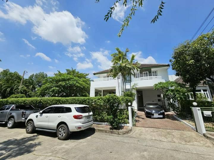 HR6887ให้เช่าบ้านเดี่ยว 2 ชั้น เนื้อที่ 95 ตารางวา 4 ห้องนอน 3 ห้องน้ำ หมู่บ้านโฮมเพลส รามคำแหง 140 สนใจติดต่อคุณสามารถ 0918070863 ID line : samart863ให้เช่า บ้านเดี่ยว2 ชั้น หมู่บ้านโฮมเพลส รามคำแหง 140ขนาดเนื้อที่ 95 ตารางวา 4 ห้องนอน 3 ห้องน้ำ 1ห้องครัว ห้องรับแขก ห้องนั่งเล่น ห้องรับแขกและห้องนอนมีแอร์ทุกห้อง ห้องคนใช้พร้อมห้องน้ำแยกต่างหาก บ้านอยู่หัวมุมจอดรถได้หลายคัน ใกล้ทะเลสาบสิ