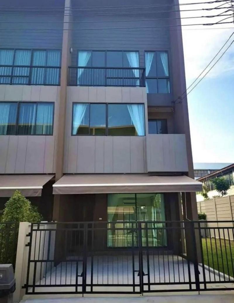 ให้เช่าโฮมออฟฟิศ 3 ชั้น เนื้อที่ 45 ตารางวา3ห้องนอน 3ห้องน้ำ บ้านกลางเมือง ลาดพร้าว-เสรีไทยซอยเสรีไทย 52 เขตคันนายาว