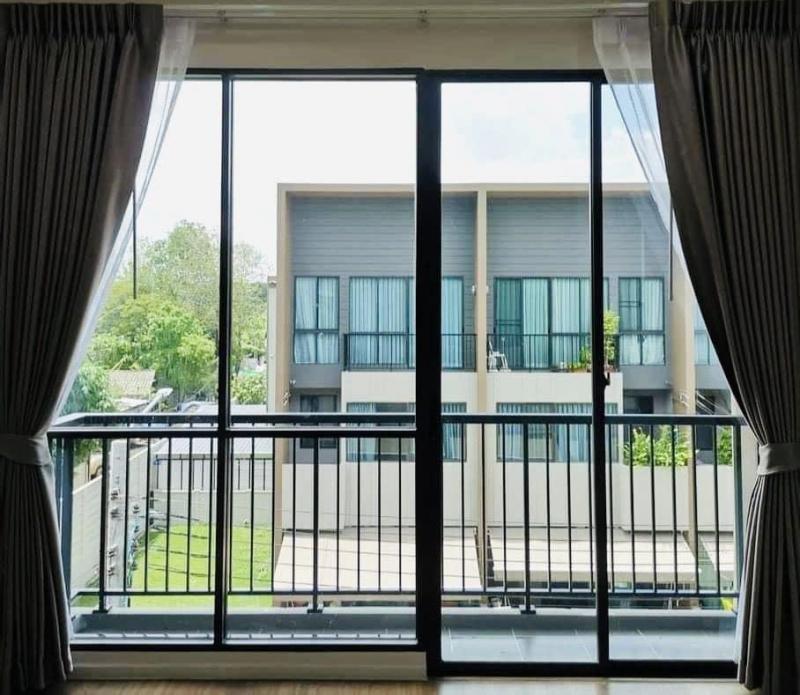 ให้เช่าโฮมออฟฟิศ 3 ชั้น เนื้อที่ 45 ตารางวา3ห้องนอน 3ห้องน้ำ บ้านกลางเมือง ลาดพร้าว-เสรีไทยซอยเสรีไทย 52 เขตคันนายาว