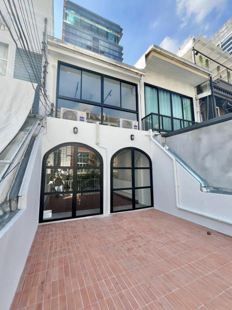 ให้เช่าโฮมออฟฟิศ 4 ชั้น เนื้อที่ 22 ตารางวา  3 ห้องน้ำ ทองหล่อ ซอย 14 แขวงคลองตันเหนือ เขตวัฒนา