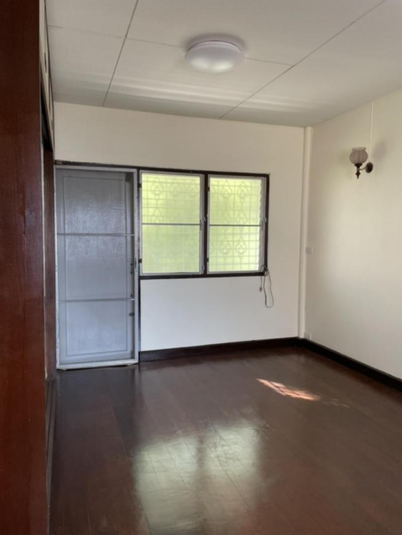 ให้เช่าบ้านเดี่ยว 2 ชั้น เนื้อที่ 120 ตารางวา  3 ห้องนอน 2 ห้องน้ำ  บ้านรีโนเวทใหม่  โซนรามคำแหงตอนต้น