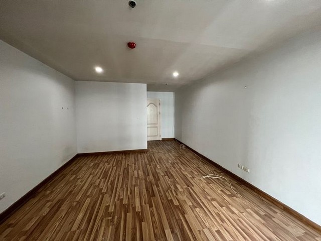 ขายด่วน คอนโดรีเจ้นท์โฮม 10 บางเขน ห้องสตูดิโอห้องขนาด 32 ตารางเมตร เป็นห้องสตูดิโอ ไม่มีเฟอร์นิเจอร์ มีแอร์ให้ ใกล้รถไฟฟ้าสิ่งอำนวยความสะดวกต่างๆ มากมาย เช่น สระว่ายน้ำ ฟิตเนส สวนพักผ่อน ร้านค้าภายในโครงการ ลิฟต์ และที่จอดรถ รวมถึงระบบรักษาความปลอดภัยที่สมบูรณ์แบบ ไม่ว่าจะเป็น Access Key Card, เจ้าหน้าที่รักษาความปลอดภัย และกล้องวงจรปิดตลอด 24 ชั่วโมงราคาขาย 1,300,000 