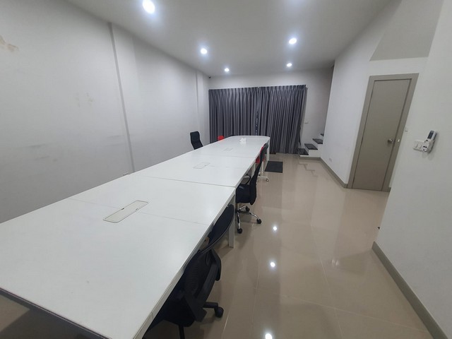 ให้เช่าทาวน์โฮม 4 ชั้น  Premium Place เกษตร-นวมินทร์ ใกล้ รร สตรีวิทยา2 เพียง 700 ม