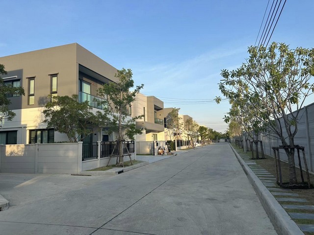 EPL-HR2917 ให้เช่าทาวน์โฮม ใกล้ซีคอนสแควร์-พาราไดรซ์  โครงการ โรยัลโมนาโค ศรีนครินทร์ -3 ห้องนอน พื้นที่ใช้สอย 180ตารางเมตร