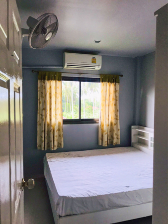 Beautiful View Condo on 3rd Floor, Maenam Soi 6  #Freehold   Excellent Location, Near Market, Close to Maenam Beach . Room Details:.30 sq.m., Spacious Living Area with BalconyComes with Many Free Extras, Suitable for Every LifestyleStylish and Modern Room Design. Special Promotion:Special Discount! Only 850,000 BahtConvenient Parking Spaces Available. Location:Just 5-10 minutes to Bang Por BeachClose to Bo Phud Beach, Maenam Beach, and Many Tourist Attractions. Interested and Need More Information?Contact us at 089-633-1978Free Consultation on Mortgage Inquiries! Schedule a Room Viewing and Consultation Immediately!.#BeautifulSeaviewCondo #ExcellentLocation #SpecialStudio #NearMaenamBeach#SpecialPrice #FreeMortgageInquiry #ParkingAvailable#CondoForSale #KohSamuiCondo