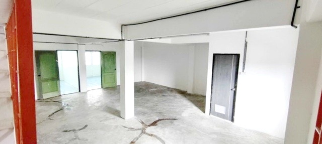 ให้เช่าอาคารพาณิชย์ 4 ชั้น  ลำลูกกา46-60 คลอง5 ทำเลดี 2คูหา ใหม่ ติดริมถนนใหญ่ เดินทางสะดวก 50ตรว. 700ตรม. 2จอดรถ ต่อรองได้