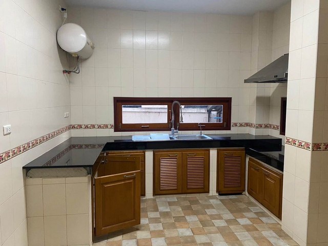 ขายบ้านเดี่ยว ใกล้ จุดขึ้น-ลงทางด่วน บางขุนเทียน-พระประแดง ย่าน ซอยบางกระดี่ แสมดำ บางขุนเทียน พระราม2 บ้าน หลังมุม 3ชั้น 92 ตารางวา