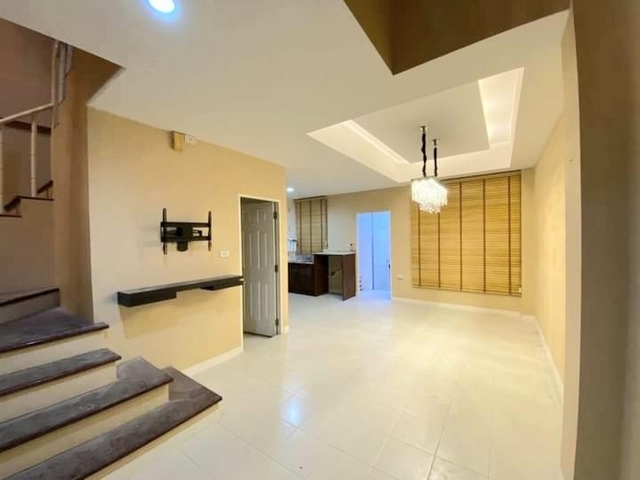 WW111S ให้เช่า ทาวน์โฮมหลังมุม โครงการบ้านกลางเมือง ลาดพร้าว-โยธินพัฒนา ซอยประดิษฐ์มนูธรรม 19