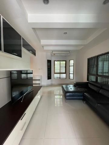 C4226 ขายบ้านเดี่ยว 2 ชั้น หมู่บ้านชวนชื่นซิตี้ วัชรพล รามอินทรา 65 ขายพร้อมเฟอร์นิเจอร์ทั้งหลัง พร้อมอยู่ ใกล้ทางด่วนเนื้อที่ 63 ตร.ว. พื้นที่ใช้สอย 180 ตร.ม. 3 ห้องนอน 2 ห้องน้ำ ห้องเอนกประสงค์ 2 ห้อง 1 ห้องน้ำด้านนอก จอดรถได้ 4 คันสนใจนัดชมติดต่อ รหัสประกาศC4226 คุณเฟลม  0638956397ID line : 0638956397: https://line.me/ti/p/LTVhEi9gAFC4226 ขายบ้านเดี่ยว 2 ชั้น หมู่บ้านชวนชื่นซิตี้ วัชรพล รามอินทรา 65 ขายพร้อมเฟอร์นิเจอ