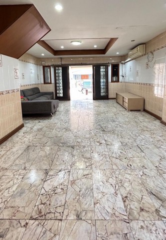 C4218 ให้เช่าและขายทาวน์โฮม 3 ชั้น โครงการบ้านกลางเมือง พระราม 9 ซอย43 ใกล้เดอะไนน์พระราม9 ใกล้ทางด่วนเนื้อที่ 24 ตารางวา 3 ชั้น 4 ห้องนอน 3 ห้องน้ำ 1 ห้องครัว 1 ห้องโถง จอดรถในบ้านได้ 1 คัน หน้าบ้าน 1 คันสนใจนัดชมติดต่อ รหัสประกาศC4218คุณเฟลม  0638956397ID line : 0638956397: https://line.me/ti/p/LTVhEi9gAFC4218 ให้เช่าและขายทาวน์โฮม 3 ชั้น โครงการบ้านกลางเมือง พระราม 9 ซอย43 ใกล้เดอะไนน์พระราม9 ใกล้ทางด่วนเนื้อที่ 24 ตารา