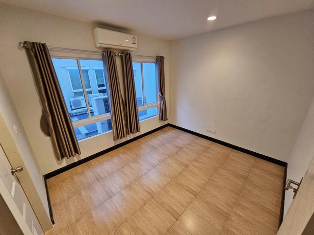 C4209 ให้เช่าทาวน์โฮม 3 ชั้น หมู่บ้านกลางเมือง ซอยรามคำแหง39  ใกล้มหาลัยรามคำแหง ใกล้ทางด่วน