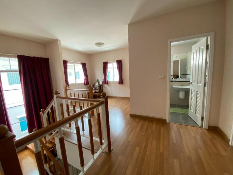 ให้เช่าบ้านเดี่ยว 2 ชั้น  ใกล้แยกประเวศ หมู่บ้านภัสสร เพรสทีจ  พื้นที่ใช้สอย 169 ตรม.3 ห้องนอน 3 ห้องน้ำ เนื้อที่ 55 ตารางวา  พร้อมเฟอร์