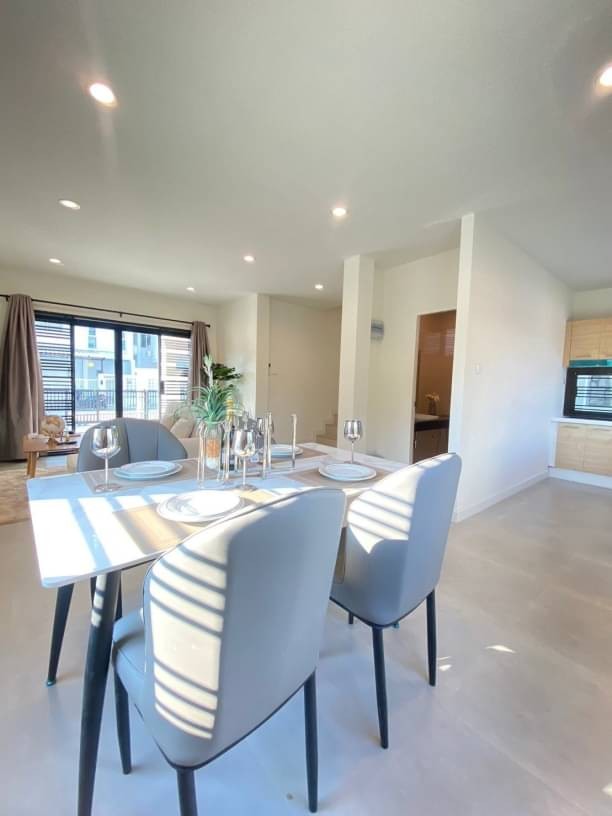 โซนลำพูน ขายเพียง 2.19 ล้าน 38.1 ตรว. ใจกลางเมืองลำพูน รีโนเวทใหม่ สไตล์โมเดิร์น ลักชัวรี่ เฟอร์นิเจอร์บิ้วท์อินครบ ใกล้วัดพระธาตุหริภุญชัย