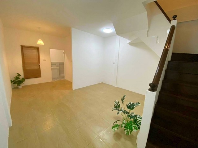 บ้านมินิมอล ตรงข้าม สนามกีฬาจังหวัดระยอง ผ่อน 5000 บาท - 20 ตารางวา 2 ห้องนอน 2 ห้องน้ำ ใจกลางเมืองระยอง ใกล้สี่แยกพีเอ็มวาย ใกล้ รพ.กรุงเทพระยอง - บ้านตกแต่งใหม่ทั้งหลัง พร้อมเข้าอยู่ แถมฟรีเฟอร์นิเจอร์ตามในรูปทุกชิ้น ราคาพิเศษ 1.35 ล้านกู้ได้เต็ม 100% ขายต่ำกว่าราคาประเมิน  ดำเนินเรื่องสินเชื่อธนาคารให้ฟรี อยากมีบ้านเป็นของตัวเอง แต่ไม่รู้จะเริ่มต้นอย่างไร ?? ติดต