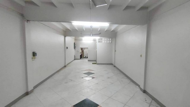 ให้เช่าอาคารพาณิชย์ 3 ชั้น เช่าตึกรีโนเวทใหม่ ทำเลประชาสงเคราะห์26ดินแดง