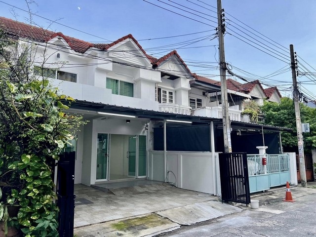 รหัส# TO954 ให้เช่าและขายโฮมออฟฟิศ 2 ชั้น สไตล์มินิมอล 4 ห้องนอน ย่านลาดพร้าว ห้วยขวาง ซอยลาดพร้าว 41/1 ใกล้ BTS ภาวนา เพียง 100 เมตร *** ราคาเช่า 40,000 บาท/เดือน *** ราคาขาย 8.9 ล้านบาทโฮมออฟฟิศ 2 ชั้น สไตล์มินิมอล ย่านลาดพร้าว ห้วยขวาง ซอยลาดพร้าว 41/1 เนื้อที่ 30 ตร.ว. หน้ากว้าง 6 เมตร 4 ห้องนอน2 ห้องน้ำ (1 ห้องน้ำชั้นบน, 1 ห้องน้ำชั้นล่าง 2 ที่จอดรถ เช่าเพิ่มได้อีกคันละ 1500 บาท/ เดือนทำเลดีมาก ใก