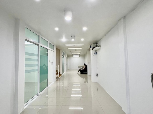 ให้เช่าโฮมออฟฟิศ 2 ชั้น สไตล์มินิมอล 4 ห้องนอน ย่านลาดพร้าว ห้วยขวาง ซอยลาดพร้าว 41/1 ใกล้ BTS ภาวนา เพียง 100 เมตร