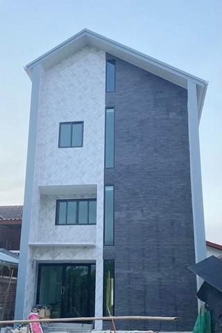 HS0999 ขายบ้านเดี่ยว 3 ชั้น ใกล้เดอะมอลล์บางกะปิ ย่านนวมินทร์24  พื้นที่ใช้สอย 275 ตรม. 3 ห้องนอน 4 ห้องน้ำ หมู่บ้านติดทะเลสาบ สวนนวมินทร์ภิรมย์ บ้านใหม่ ราคา8.95ล้านบาท: ติดต่อ : คุณ เอก  :  061-241 4954   &   083-017 9463   : Line Id : eak2325: กดลิ้งค์เพื่อเเอดไลน์ครับ :  https://line.me/ti/p/A6pc3MToug     :  https://line.me/ti/p/OLEY0bJTsVราคาขาย 8,950,000 บาทนวมินทร์24 บึงกุ่ม เขตบางกะปิ กรุงเทพมหานคร 10230เนื้อที่ 50 ตร.ว. พื้นที่ใช้สอยตัวอาคาร 275 ตรม. 3 ห้องนอน · 4 