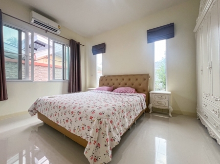 ขายด่วน บ้านเดี่ยว ราคาโปรสิ้นปี เพียง 2.9 ล้านบาทพิกัด: หมู่บ้านสระเกศ ต.ตลิ่งงาม เกาะสมุย รายละเอียด : 44 ตร.ว.- 3 ห้องนอน 2 ห้องน้ำ - ห้องครัว- ห้องนั่งเล่น- โรงจอดรถ#สิ่งสะดวกครบครันพร้อมเข้าอยู่โปรโมชั่นพิเศษต้อนรับปีใหม่ ราคา 2,900,000 ล้านบาทพร้อมช่วยเหลือด้านสินเชื่อทุกธนาคาร (บริการฟรี)สถานที่ท่องเที่ยวใกล้บ้าน : 5-10 นาที - ท่าเรือราชาเฟอร์รี่ เกาะสมุย(ลิปะน้อย)- ตล