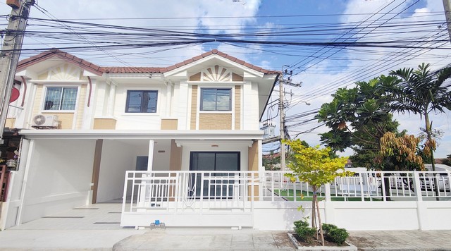 ทาวน์เฮ้าส์นนทบุรี ห้องมุม! ม.พฤกษาวิลล์15 ทำเลย่านรัตนาธิเบศร์  หน้ากว้าง 6 เมตร โครงการเงียบสงบ ทำเลดี เข้า-ออกได้หลายทาง ใกล้ไฟฟ้าสถานีบางพลู ใช้เวลาเพียง 5 นาทีถึงเซ็นทรัลเวสต์เกตพฤกษาวิลล์ 15 (รัตนาธิเบศร์) ซอยวัดไผ่เหลืองเพียง 2.89 ล้านแปลงมุม ริมถนนเมน 34.6 ตร.ว. 4 ห้องนอน 2 ห้องน้ำ ห้องนอนชั้นล่าง สำหรับ ผู้สูงอายุ 1 ที่จอดรถบนที่สุดของทำเล ถนนรัตนาธิเบศร์ ใกล้