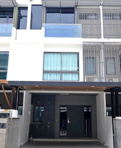  ขายทาวน์โฮม3 ชั้น โครงการ The Landmark เอกมัย-รามอินทรา ถ.สุคนธสวัสดิ์ 25