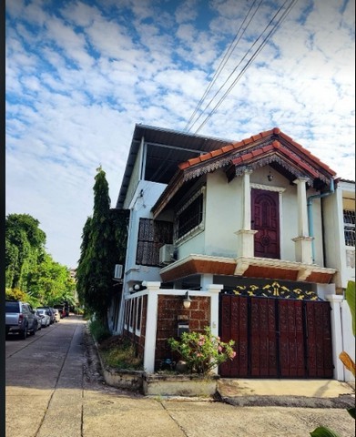 ขายทาวน์โฮม2ชั้น สุขุมวิท68 เนื้อที่ 23 ตรว แปลงมุมม ทิศใต้  ใกล้BTSอุดมสุข บางนา