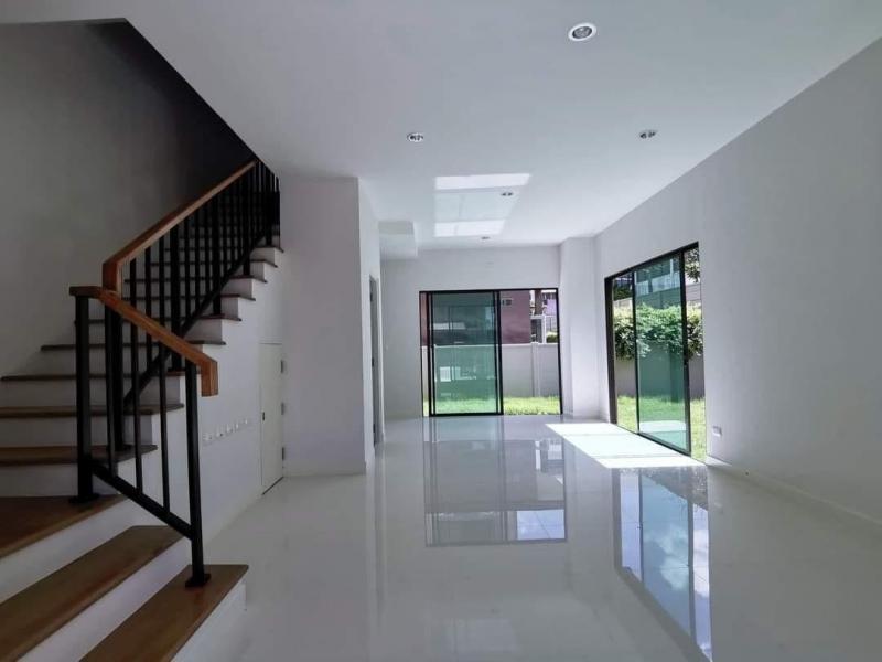 EPL-HR2935 ให้เช่าโฮมออฟฟิศ 3ชั้น ซอยเสรีไทย 52 บ้านกลางเมือง ลาดพร้าว-เสรีไทย  ขนาดเนื้อที่ 45 ตารางวา3ห้องนอน 3ห้องน้ำ