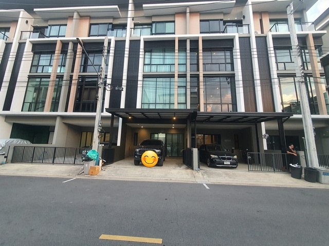 รหัส# TO956 ให้เช่าโฮมออฟฟิศ 4 ชั้น 265 ตรม. โครงการ Premium Place เกษตร-นวมินทร์ ถนนสุคนธสวัสดิ์ ใกล้โรงเรียนสตรีวิทยา2*** ราคาเช่า 55,000 บาท/เดือนโฮมออฟฟิศ 4 ชั้น Premium Place เกษตร-นวมินทร์พื้นที่ใช้สอย 265 ตรม3 ห้องนอน 4 ห้องน้ำจอดรถในบ้านได้ 2 คัน หน้าบ้านได้ 1 คันมีหลังคาจอดรถมีแอร์ 6 ตัวมีห้องครัว พร้อมหลังคาและที่ระบายอากาศมีรปภ 24 ชม หมู่บ้านมีไม่กี่หลัง โซนธุรกิจ ทำเลดีมาก เข้าออกได้