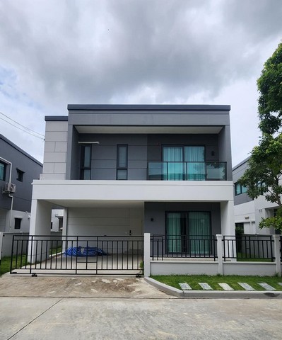 รหัส# TO760 ให้เช่าบ้านเดี่ยว 2 ชั้น 4 ห้องนอน โครงการ Centro บางนา กม.7 ที่สุดของทำเล ติดเมกะบางนา เฟอร์พร้อมอยู่*** ราคาเช่า 65,000 บาท/เดือนบ้านเดี่ยว 2 ชั้น โครงการเซนโทร บางนา ติดเมกะบางนา เฟอร์พร้อมอยู่เนื้อที่ 50.8 ตรว.พื้นที่ใช้สอย 190 ตรม4 ห้องนอน4 ห้องน้ำ2 ที่จอดรถ- หันทิศใต้ ตำแหน่งบ้านใกล้ส่วนกลาง- เลี้ยงสัตว์ได้- Wall paper- ปั้มน้ำ แทงค์น้ำ- สัญญาณกันขโมย- แอร์ 4 ห้อง- ผ้าม่าน- เฟอ