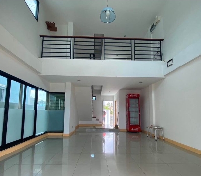 ให้เช่าและขาย อาคารพาณิชย์ 3.5 ชั้น ใกล้ถ.ศรีนครินทร์  เทพารักษ์ สมุทรปราการ