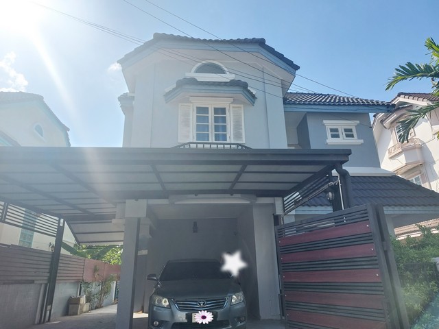 ให้เช่า บ้านเดี่ยว2ชั้น 56ตรว. ตกแต่งใหม่  มี3ห้องนอน 3ห้องน้ำ  1ห้องครัว แอร์4เครื่อง พร้อมเฟอร์นิเจอร์ครบพร้อมเครื่องใช้ไฟฟ้า จอดรถในบ้านได้2-3คัน บรรยากาศร่มรื่น-  โครงการพาร์คเวย์โฮม ถ.รามคำแหง150 เขตสะพานสูง เดินทางสะดวก -  ใกล้โรงเรียนเตรียมอุดมฯ โรงเรียนนานาชาติฯ, โลตัส บิ๊กซีบางกะปิ, The mallบางกะปิ ใกล้,รพ.เกษมราษฎร์ /ทำออฟฟิศได้ **เลี้ยงสัตว์ได้นะค่ะ** ให้เช่า25,000/