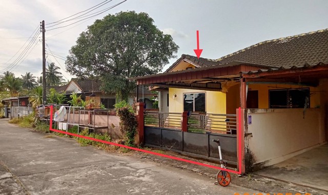   รายละเอียดเพิ่มเติม Code ID : PKK02-13075  ราคาขาย 1,327,000  บาท- ขนาดพื้นที่ :   54.00 ตร.ว.- พื้นที่ใช้สอย :  132.90 ตร.ม. - จำนวนห้อง :  2 ห้องนอน 2 ห้องน้ำ  - ที่จอดรถ :    1   คัน- บ้านหันทางทิศ : ตะวันออกเฉียงใต้  พิกัดทรัพย์ : https://maps.app.goo.gl/mk6vgDSt7Ne5ziNR7    สถานที่ใกล้เคียง- ใกล้โรงพยาบาลตะกั่วป่า  - ใกล้บิ๊กซี มาร์เก็ต ตะกั่วป่า - ใกล้ โลตัส โกเฟรช ตะกั่วป่า- ใกล้ท็อปส์ สาขาตะกั่วป่าพังงา สอบถามเพิ่มเติม/นัดชมโทร. 097-419-598