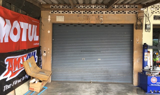   รายละเอียดเพิ่มเติม Code ID : PKK02-10654  ราคาขาย 1,385,000  บาท- ขนาดพื้นที่ :   109.20 ตร.ว.- พื้นที่ใช้สอย :  102.00 ตร.ม. - จำนวนห้อง :  1 ห้องนอน 1 ห้องน้ำ  - ที่จอดรถ :   -    คัน- บ้านหันทางทิศ : ตะวันออกเฉียงใต้  พิกัดทรัพย์ : https://maps.app.goo.gl/yxtE7ZQBwoc5hJ8A7    สถานที่ใกล้เคียง- ใกล้โรงพยาบาล ท่าแซะ- ใกล้โลตัส โกเฟรช ซูเปอร์มาร์เก็ต - ใกล้ ซีเจ เอ็กซ์เพรส สาขาท่าแซะ- ใกล้CP Freshmart ปะทิว-ดอนยาง  สอบถามเพิ่มเติม/นัดชมโทร. 097-419-5982(พลอ�