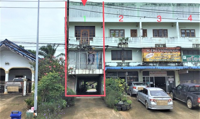   รายละเอียดเพิ่มเติม Code ID : PKK04-05402  ราคาขาย 7,260,000 บาท- ขนาดพื้นที่ :  305.00 ตร.ว. - พื้นที่ใช้สอย :  222.75 ตร.ม. - จำนวนห้อง :  2 ห้องนอน 2 ห้องน้ำ  - ที่จอดรถ :   1    คัน- บ้านหันทางทิศ : เหนือ  พิกัดทรัพย์ : https://maps.app.goo.gl/EGfA1EW5FLFm818F8    สถานที่ใกล้เคียง- ใกล้โรงพยาบาล ท่าแซะ- ใกล้โลตัส โกเฟรช ซูเปอร์มาร์เก็ต ท่าแซะ  - ใกล้ซีเจ เอ็กซ์เพรส สาขาท่าแซะ - ใกล้CP Freshmart ปะทิว-ดอนยาง  สอบถามเพิ่มเติม/นัดชมโทร. 097-419-5982(พลอย)โทร. 0