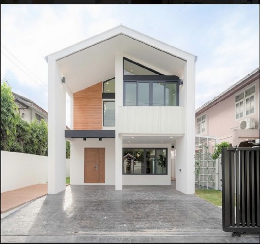 ขายบ้านเดี่ยวบ้านรีโนเวทใหม่ บ้านเดี่ยวสไตล์ นอร์ดิก บ้านสวย อยู่่สบาย ใกล้สิ่งอำนวยความสะดวกใยย่านสุขุมวิท101 ใกล้สถานีบีทีเอสปุณณวิถี