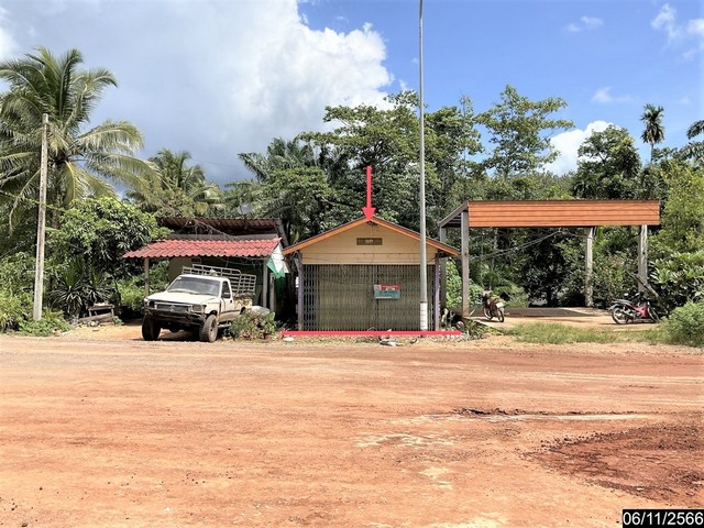   รายละเอียดเพิ่มเติม Code ID : PKK02-08650  ราคาขาย 898,000  บาท- ขนาดพื้นที่ :   49.00 ตร.ว.- พื้นที่ใช้สอย :  125.00 ตร.ม. - จำนวนห้อง :  2 ห้องนอน 1 ห้องน้ำ  - ที่จอดรถ :    1   คัน- บ้านหันทางทิศ : ตะวันตกเฉียงใต้ พิกัดทรัพย์ : https://maps.app.goo.gl/YQqnjgfnzH8F2gkdA    สถานที่ใกล้เคียง- ใกล้โรงพยาบาลมาบอำมฤต- ใกล้โลตัส โกเฟรช มาบอำมฤต - ใกล้ดีน่า มินิมาร์ท- ใกล้ CP Freshmart สาขามาบอำมฤต (ปะทิว)  สอบถามเพิ่มเติม/นัดชมโทร. 097-419-5982(พลอย)โทร. 096-932-4624(ออ�