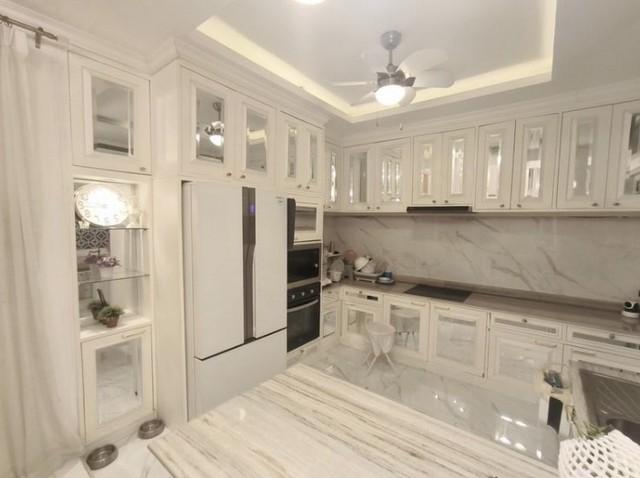 รหัส# KO944 ให้เช่าและขายทาวน์โฮม 4 ชั้น 4 ห้องนอน โครงการคริสตัลวิวล์ เลียบด่วนเอกมัยรามอินทรา ใกล้เซ็นทรัลอิสวิลล์ เฟอร์พร้อมอยู่*** ราคาเช่า 59,000 บาท/เดือน *** ราคาขาย 10.9 ล้านบาท ทาวน์โฮม 4 ชั้น โครงการคริสตัลวิวล์ เลียบด่วนเอกมัยรามอินทรา ใกล้เซ็นทรัลอิสวิลล์  เนื้อที่ 24 ตารางวา พื้นที่ใช้สอย 240 ตารางเมตร4 ห้องนอน 3 ห้องน้ำ1 ห้องครัว2 ที่จอดรถไมโครเวฟตู้เย็นเครื่องซัก