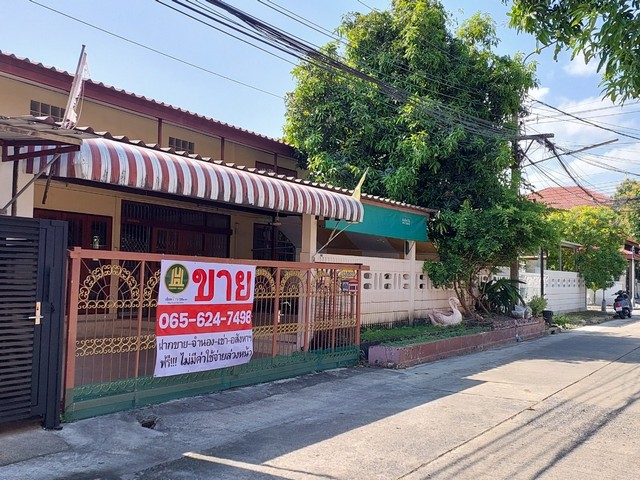 ขายบ้านเดี่ยว 55 ตร.วา 1 ชั้นครึ่ง เพดานสูง โครงการกฤษดานคร แจ้งวัฒนะ แบบ 3 ห้องนอน 2 ห้องน้ำ 1 ที่จอดรถราคา 4.39 ล้านบาทรายละเอียด: -ทรัพย์: บ้านเดี่ยว 1 ชั้น ครึ่งขนาด: 55 ตารางวาแบบ: 3 ห้องนอน 2 ห้องน้ำ 1 ที่จอดรถราคา: 4,350,000 ล้านบาททิศ: เหนือเครื่องใช้ไฟฟ้า: แอร์ 3 ตัวมีสิ่งอำนวยความสะดวกในโครงการ: -- กล้องวงจรปิด- ที่จอดรถ- ระบบรักษาความปลอดภัย- สนามเทนนิสจุดเด่นโครงการ กฤษณานค